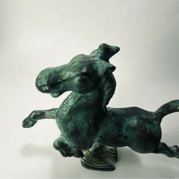 5 1/2" Vintage Reproduction of the Flying Horse of Gansu Statue Green Patina - Picture 13 of 16